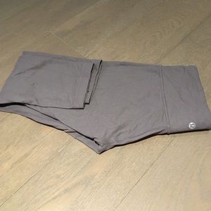 Lululemon gray crops