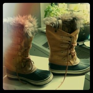 Snow boots