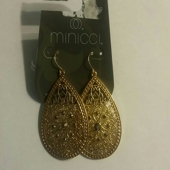 Cute tear drop earrings