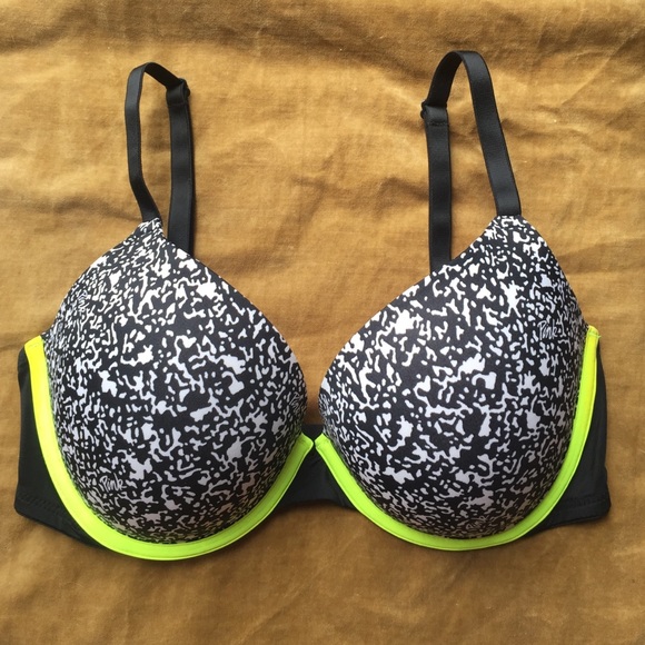 Victoria's Secret Pink wear everywhere push-up bra