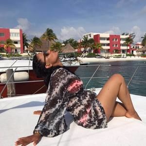 Meet your Posher, Lo