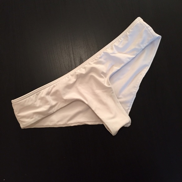 SOLD❗NWOT Victoria's Secret bikini - Picture 2 of 4