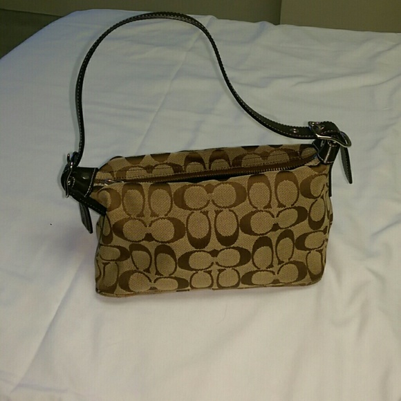 Coach Signature shoulder bag!
