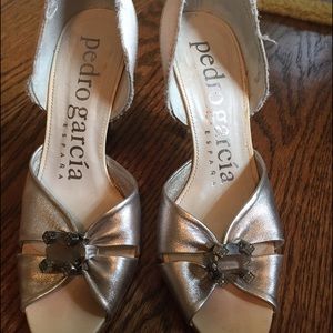 Metallic d'orsay heels