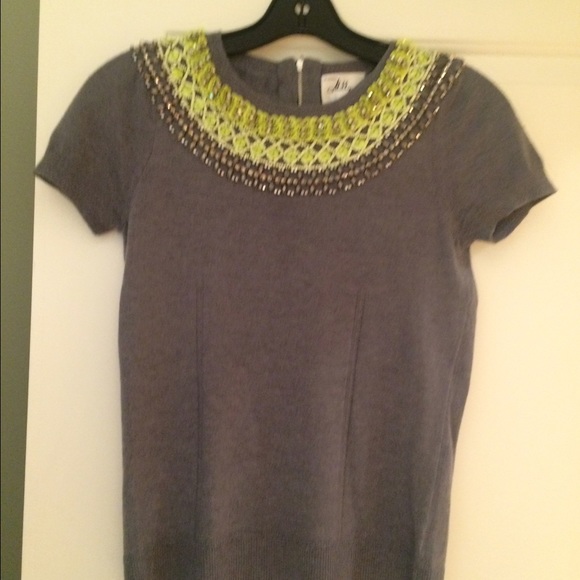 Short sleeve sweater