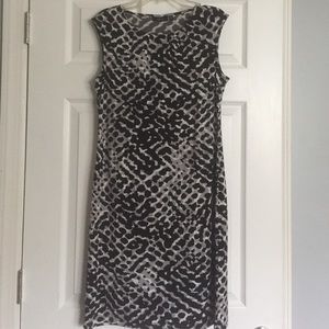 Stylish Apt 9 shift dress. Fabulous print. Size S.