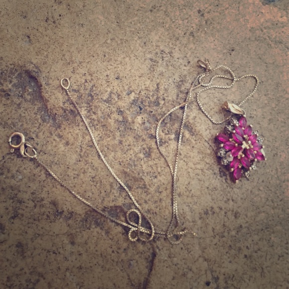 Necklace I got as a gift - Picture 1 of 1