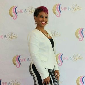 Meet your Posher, Monique