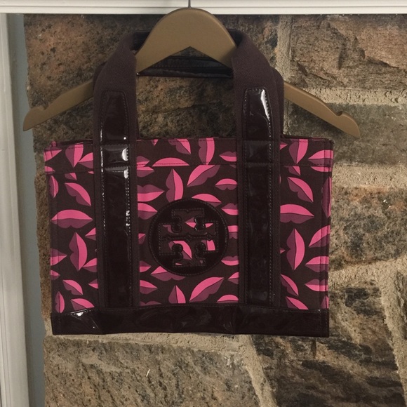 Tory Burch Handbags - Adorable Tory Burch Lips Tote