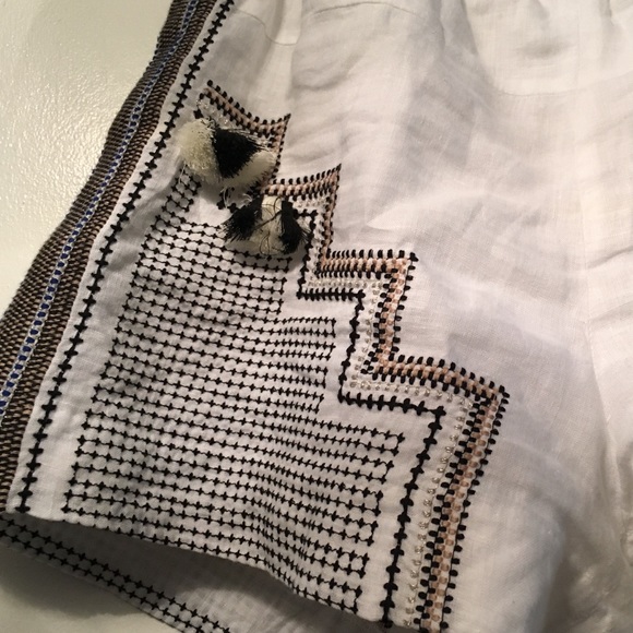 Jcrew white linen elastic waist Pom Pom shorts - Picture 2 of 2