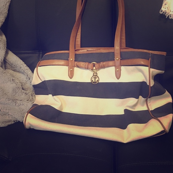 Tommy Hilfiger purse - Picture 1 of 3