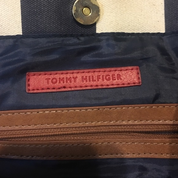 Tommy Hilfiger purse - Picture 3 of 3
