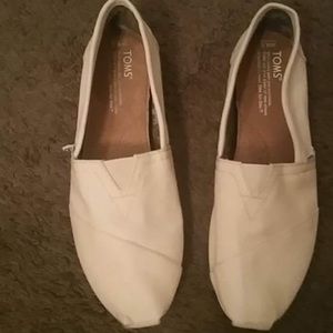 cream toms