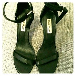 Steve Madden black leather sandals