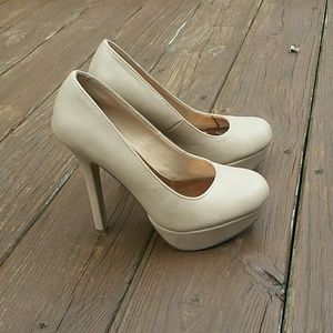 NWT Nude Pumps