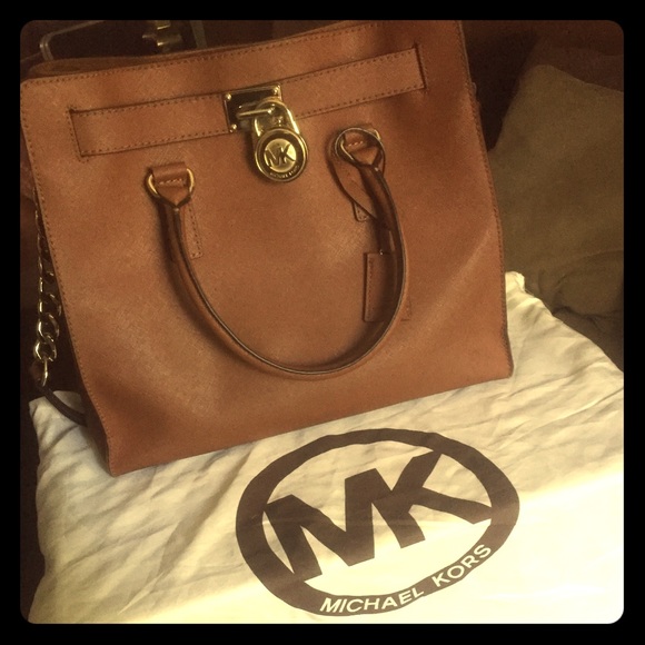 Michael Kors Handbags - Michael Kors Hamilton Purse
