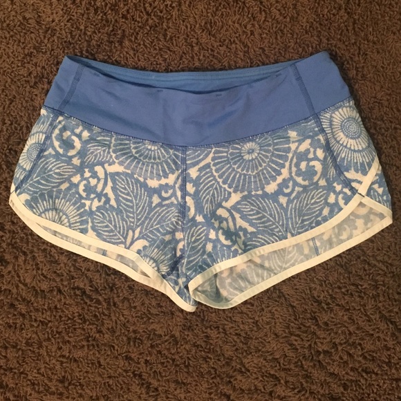 LULULEMON SHORTS SIZE 4