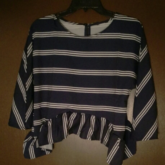 Ruffle Crop Top - Picture 3 of 4