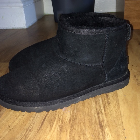 UGG Classic mini - black SOLD - Picture 4 of 4