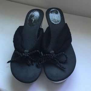 Jessica Simpson Black & White Slide