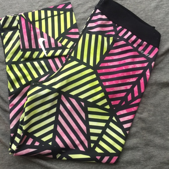 PRICE REDUCED!!!! Nike Pro Capri Leggings