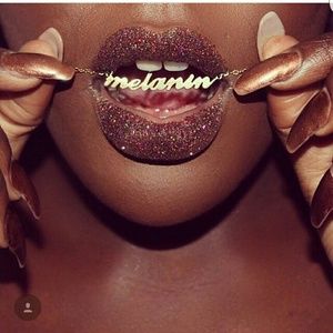 Meet your Posher, Ezzy