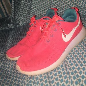 Women's Roshe runs