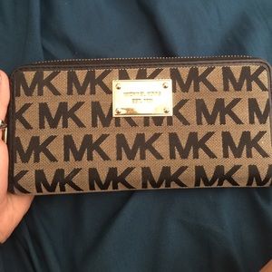 Michael kors wallet