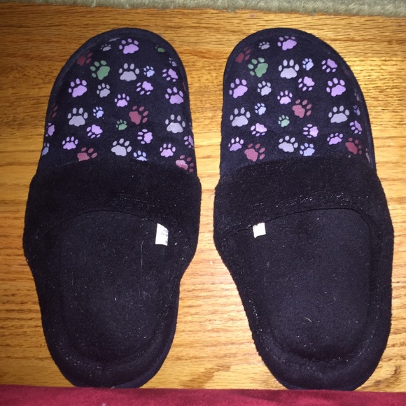 Dog print slippers