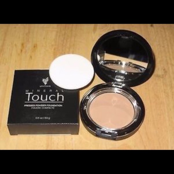 Younique Powder Foundational & Mineral Concealer