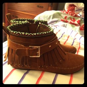 ‼️sold on Ⓜ️erc‼️Tribal fringe moccasin boots