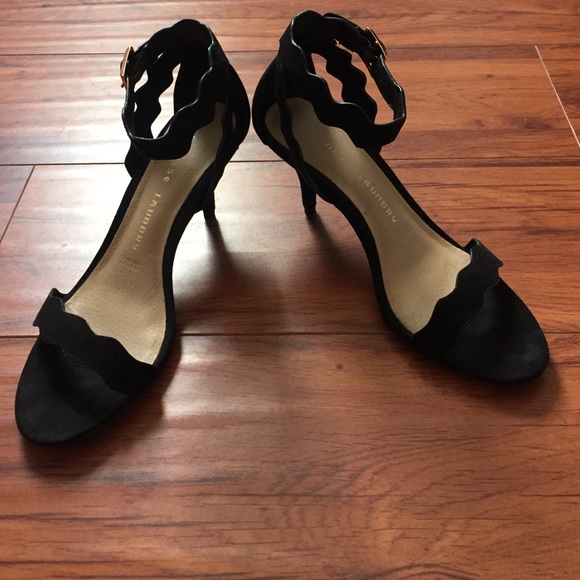 Black Chinese Laundry ankle strap heels sz 6