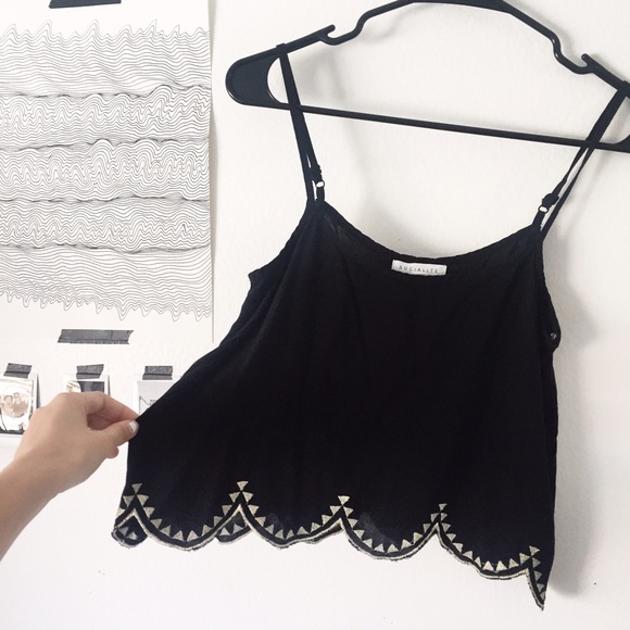 ❌ SOLD ❌ Black & Gold Scalloped Tank - Picture 2 of 4