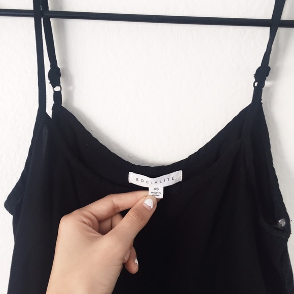 ❌ SOLD ❌ Black & Gold Scalloped Tank - Picture 4 of 4