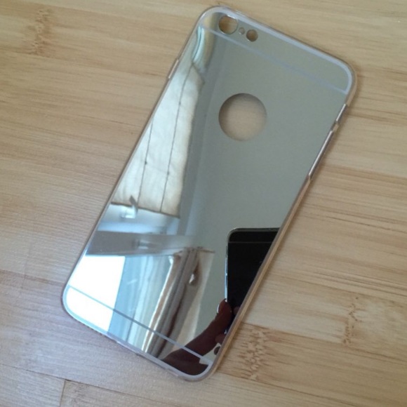 ✨RESTOCK✨ Silver Mirrored iPhone Case - Picture 4 of 4