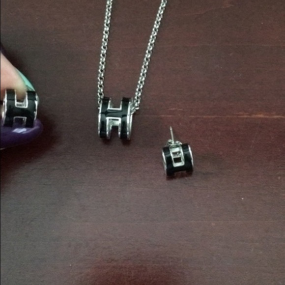 Beautiful H set ! Necklace and earring