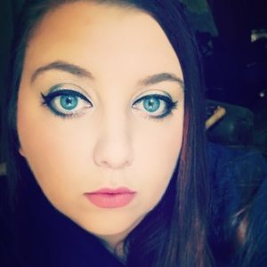 Meet your Posher, Katelyn