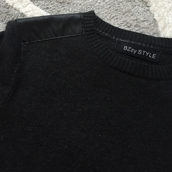 π HP π Faux Black Leather Patched Sweater - Picture 4 of 4