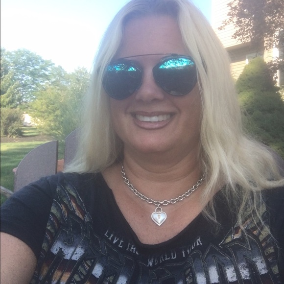 Meet your Posher, Rebecca - Picture 2 of 2