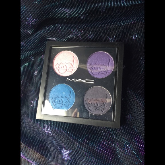 L.E. MAC x The Simpsons eyeshadow quad