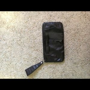 Black clutch