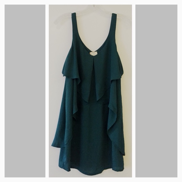 SOLD! NWT Flowy Dress from Urban Outfitters 🍀 - Picture 1 of 3