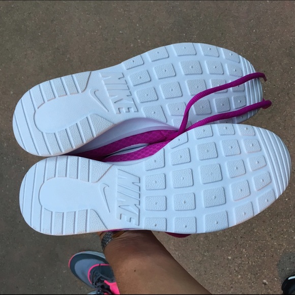 ❌SOLD❌NWOB NIKE TANJUN SIZE 7 women's. - Picture 2 of 4