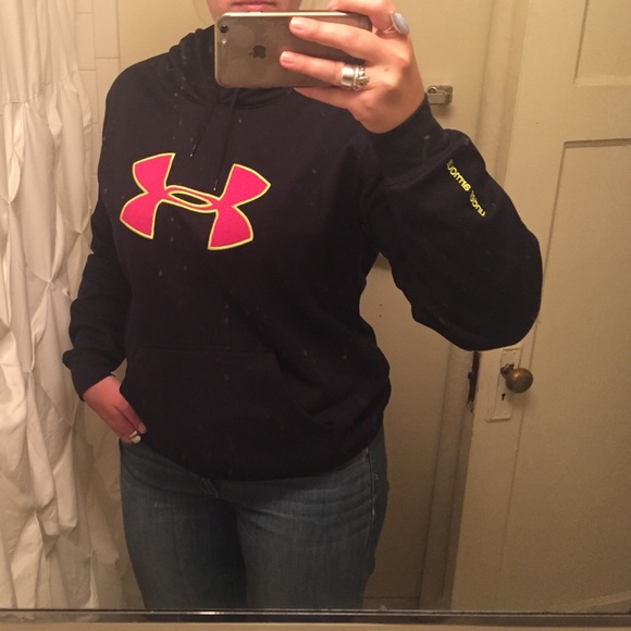 Black Under Armour hoodie