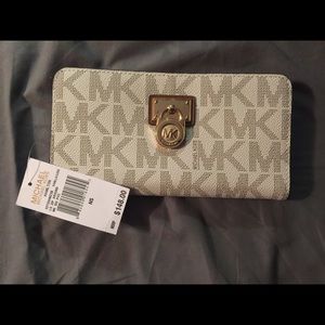 Micheal Kors wallet