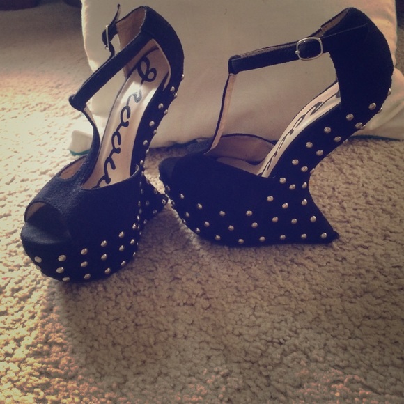 Gravity heels