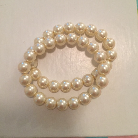 Pearl necklace and bracelets - Picture 1 of 2