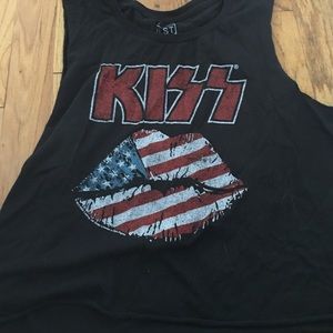 Kiss cropped tank top