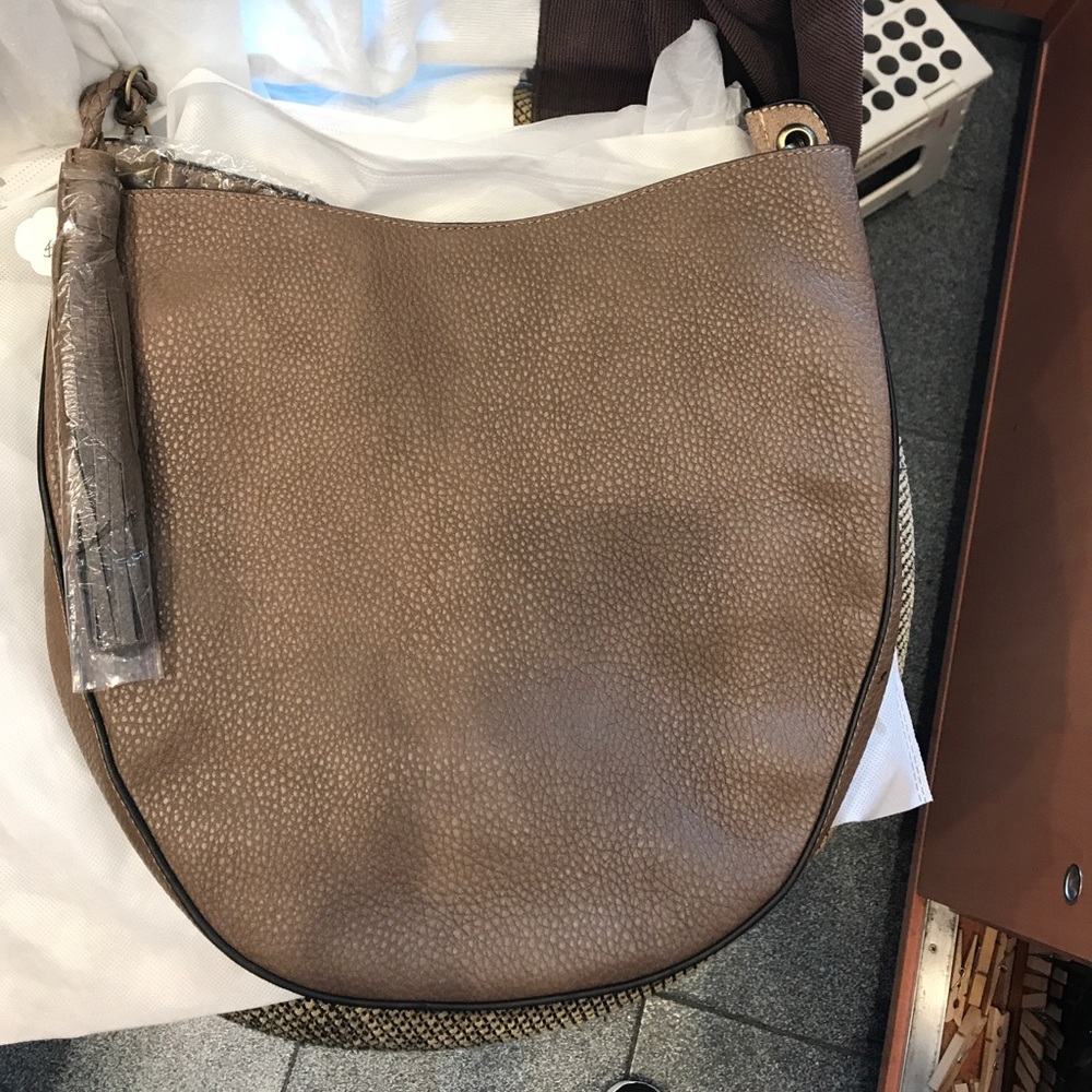 Bucket/hobo style bag