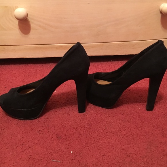 Black open toe heels - Picture 3 of 3